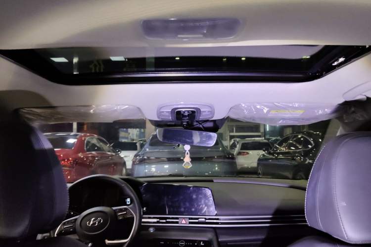 Used Hyundai Elantra 2021 1.5L CVT LUX Prestige Edition
