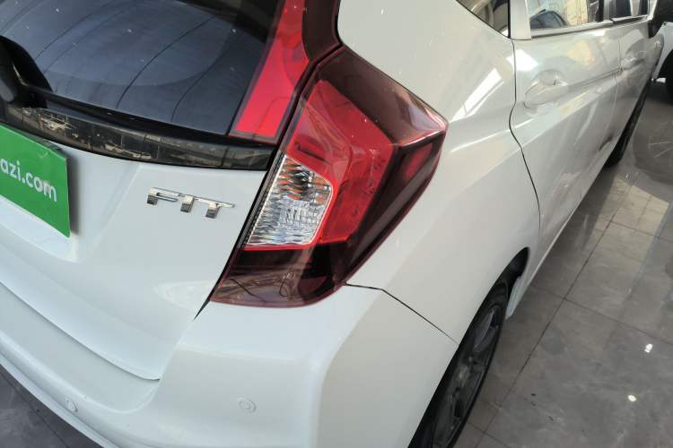 Used Honda Fit 2016 1.5L LXS CVT Comfort Sunroof Version
