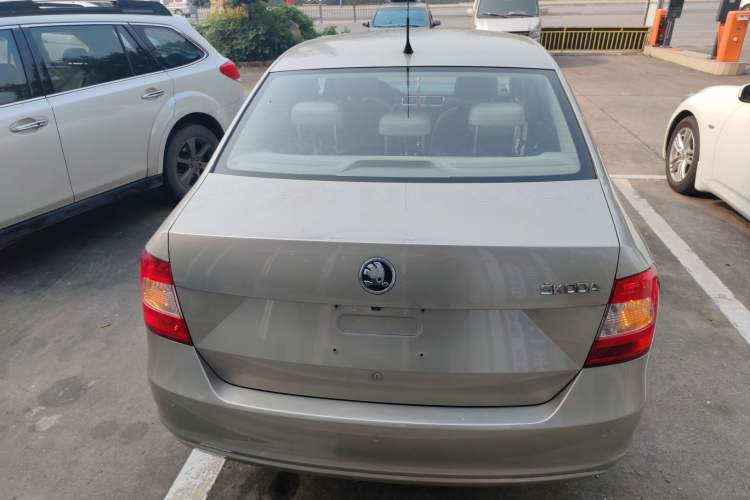 Used Skoda Rapid 2013 1.6L Manual Smart Selection Model
