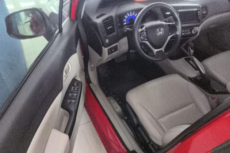 Used Honda Civic 2014 1.8L automatic comfort version
