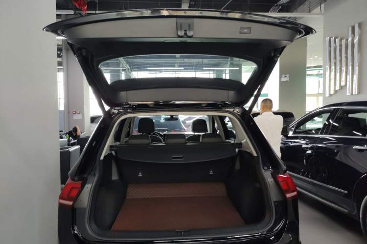 Used Volkswagen Tiguan L 2024 Outstanding Model 330TSI Automatic Two-Wheel Drive R-Line Dragon Glory Edition
