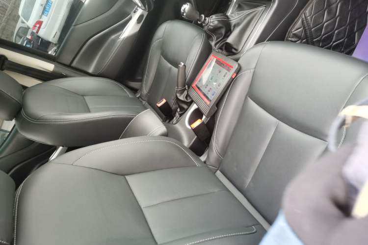 Used Dongfeng Ruichi 6 2021 2.3T Manual Two-Wheel Drive Diesel Standard Version with Flat-Base Long Cargo Bed M9T
