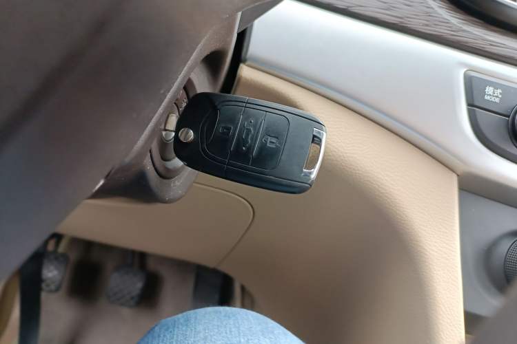 Used Baojun 730 2016 Revised 1.5L Manual Standard Version 7 Seats China V Emission Standard
