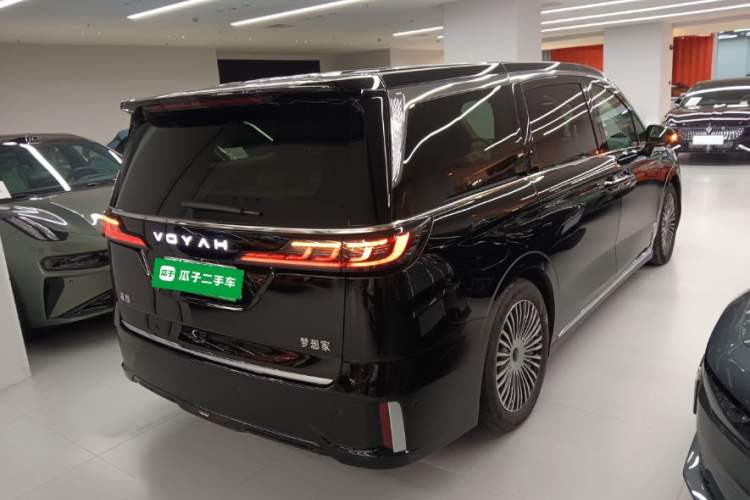 Used VOYAH Dream 2025 PHEV Four-Wheel-Drive Flagship Kunpeng Edition
