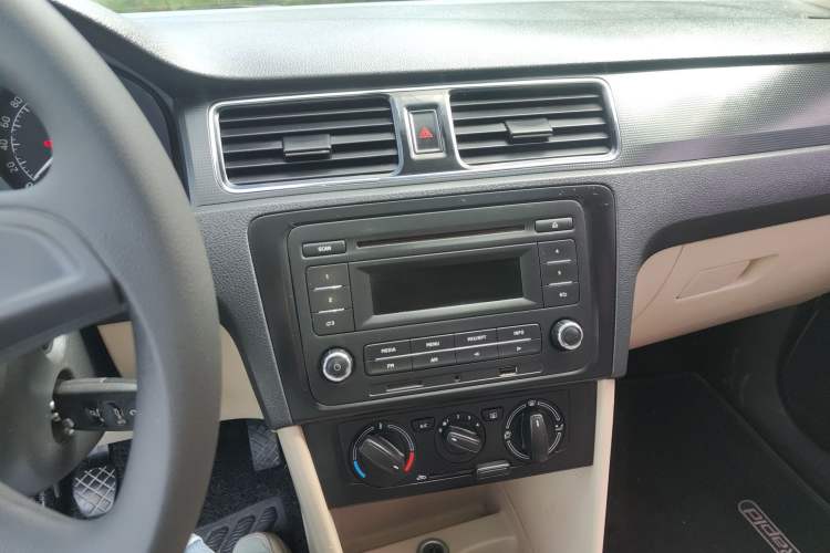 Used Skoda Rapid 2013 1.6L Manual Smart Selection Model
