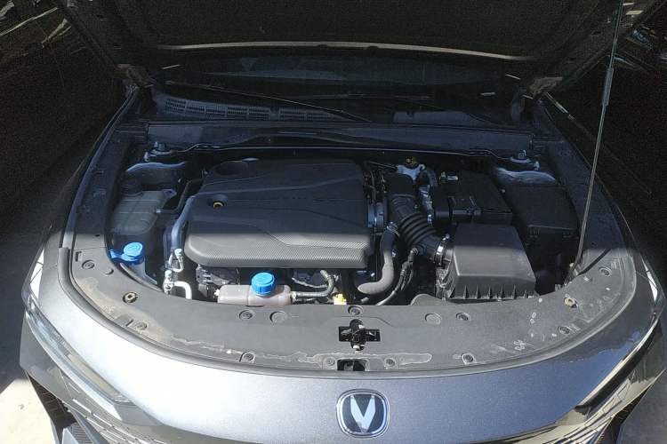 Used Changan UNI-V 2022 1.5T Prestige Version
