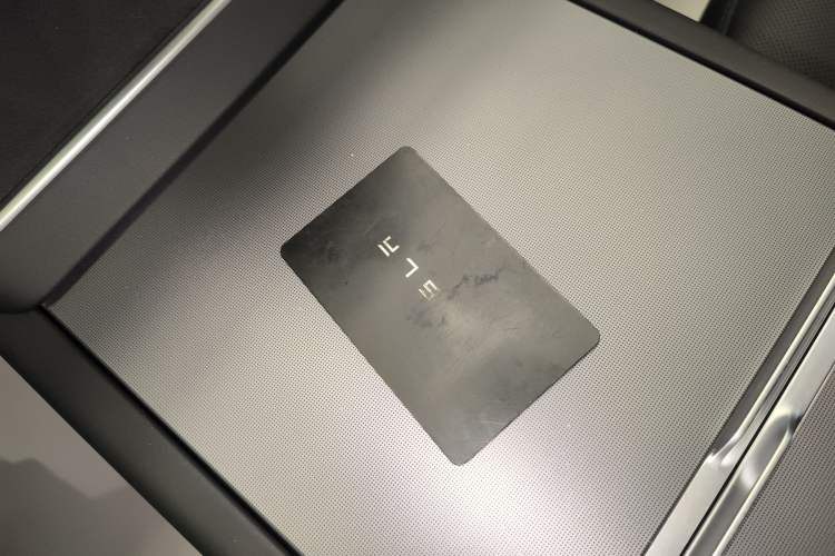 Used Tesla Model Y 2025 Rear-Wheel-Drive Version
