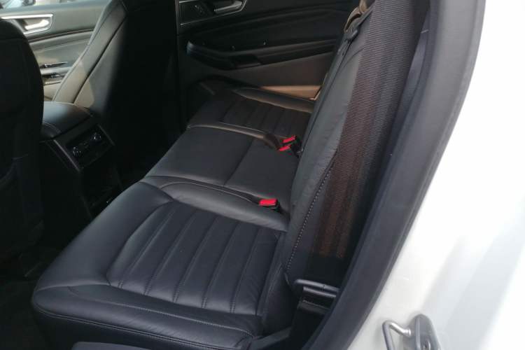 Used Ford Edge 2015 2.0T GTDi Two-Wheel-Drive High-Line Version