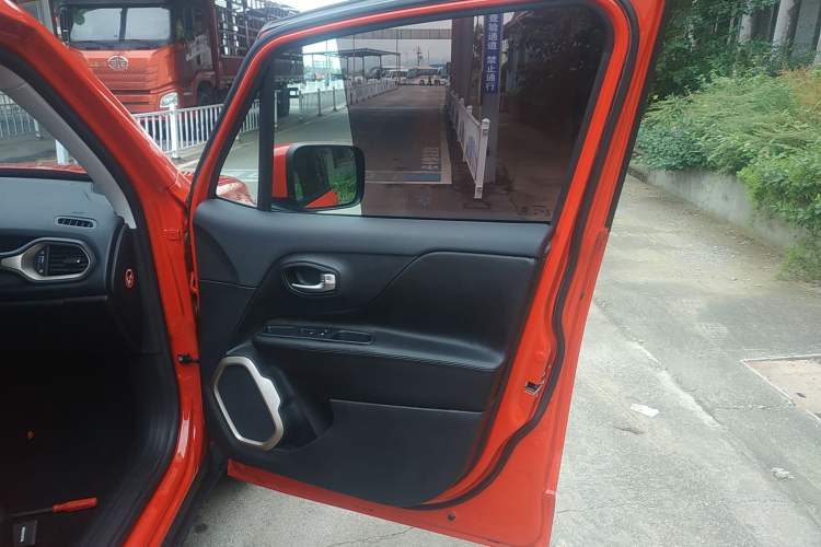 Used  Renegade 2017 180T Automatic High-Energy Version
