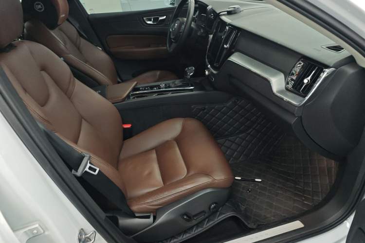 Used Volvo XC60 2019 T5 4x4 Zhiyuan Edition China VI Standard
