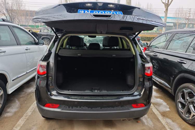 Used  Compass 2019 220T Automatic Family Edition
