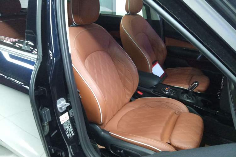 Used  Clubman 2021 1.5T COOPER Connoisseur
