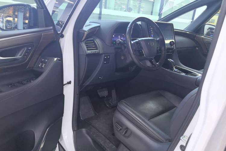 Used Toyota Alphard 2024 Dual-Engine 2.5L Prestige Edition
