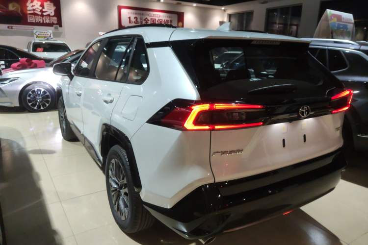 Used Toyota Wildlander 2024 2.0L CVT Two-Wheel Drive Luxury PLUS Edition
