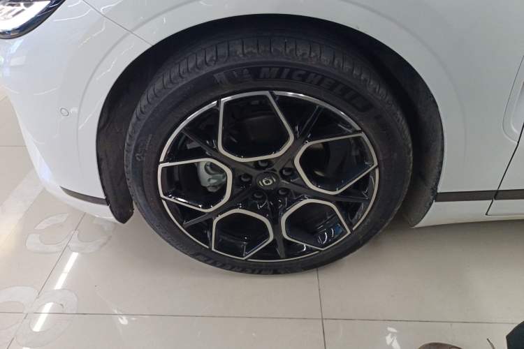 Used  A07 2025 Blue Whale Range-Extending Version 230 Flagship Model