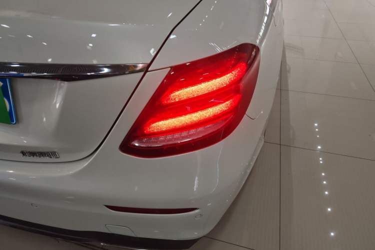 Used Mercedes-Benz E-Class 2016 E 300 L Sporty and Stylish Model
