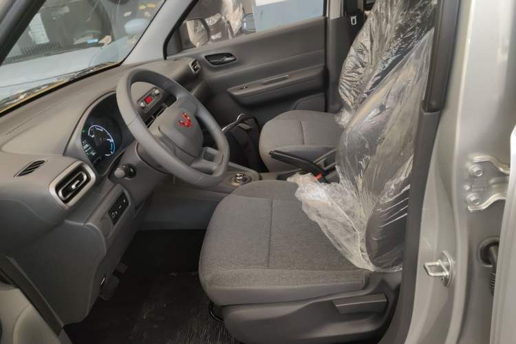 Used Wuling Hongguang New Energy 2024 All-Electric Model 300KM Practical Version
