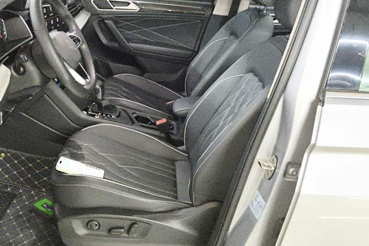 Used Volkswagen Tiguan L 2023 330TSI Automatic Two-Wheel Drive Smart Edition
