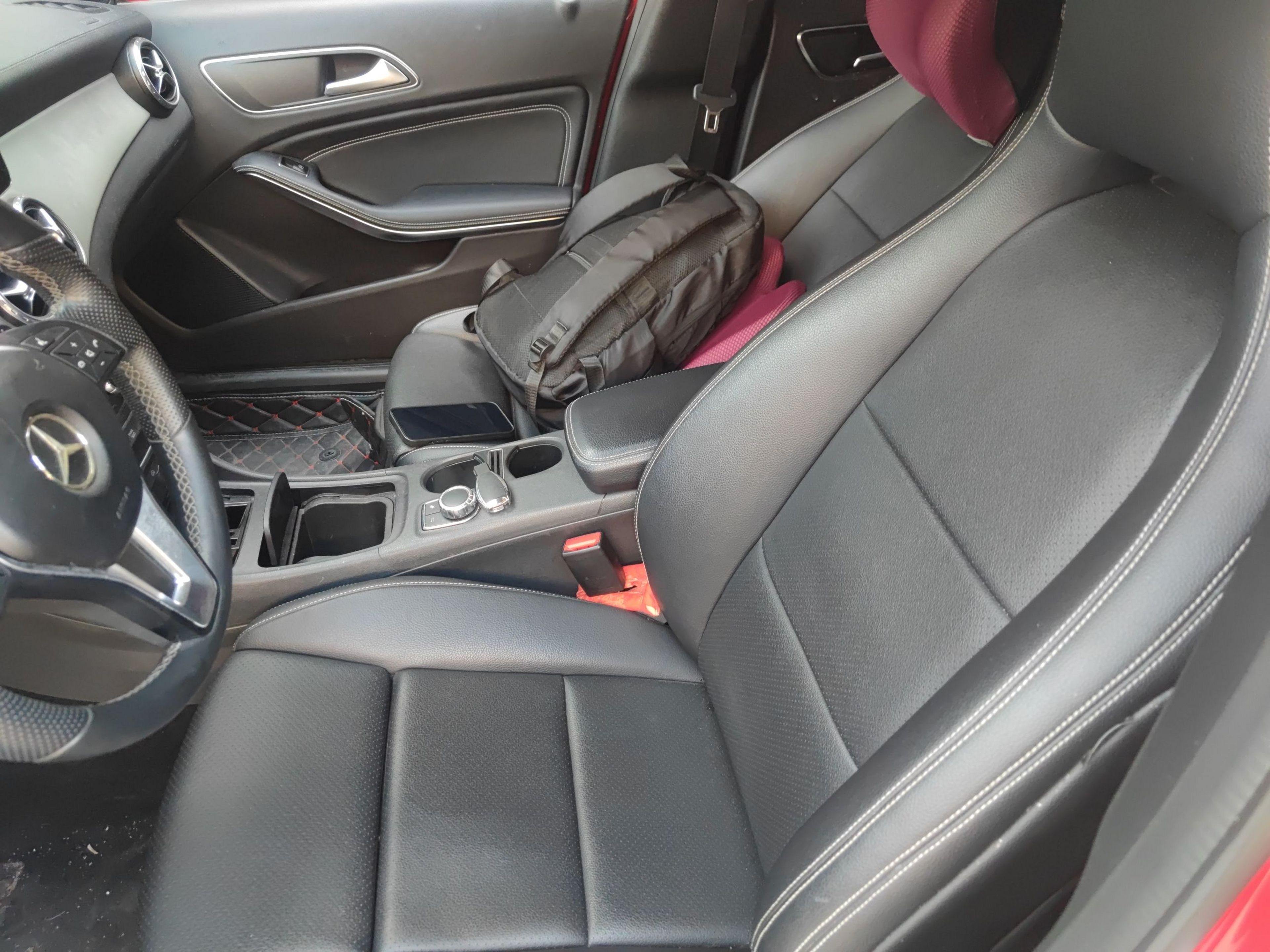 Переднее сиденье в автомобиле