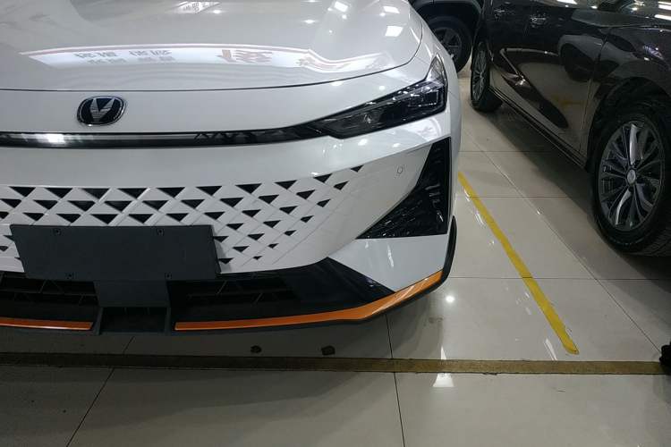 Used Changan UNI-V 2025 1.5T 500Bar Prestige Sporty Version