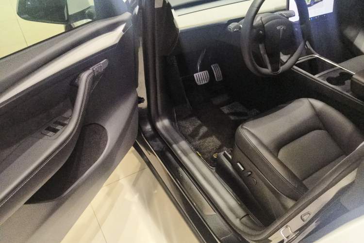 Used Tesla Model Y 2024 Long-Range All-Wheel-Drive Version