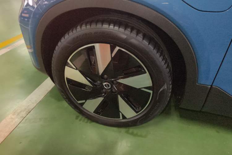 Used Volvo C40 2024 Long-Range PRO Version
