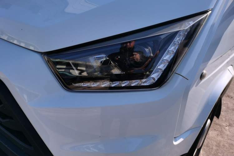 Used JMC Transit 2019 2.8T Commercial Version Short Wheelbase Mid-Roof 3-Seater China VI Standard JX493