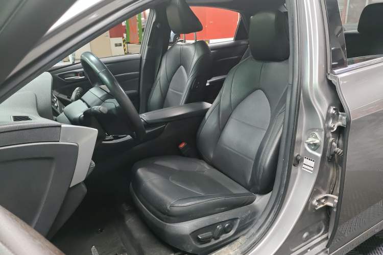 Used Toyota Avalon 2019 2.0L Luxury Edition China VI Standard