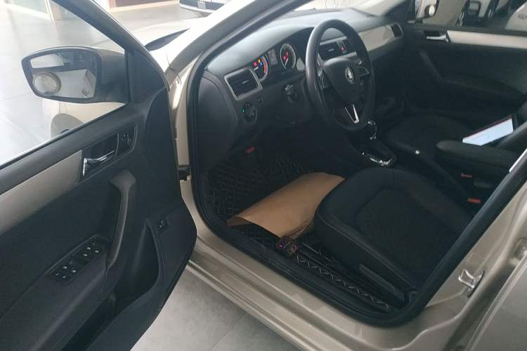 Used Skoda Rapid 2019 1.5L Automatic Comfort Edition China VI Standard
