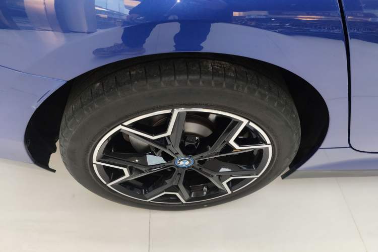 Used BMW i3 2023 eDrive 40 L Midnight Edition
