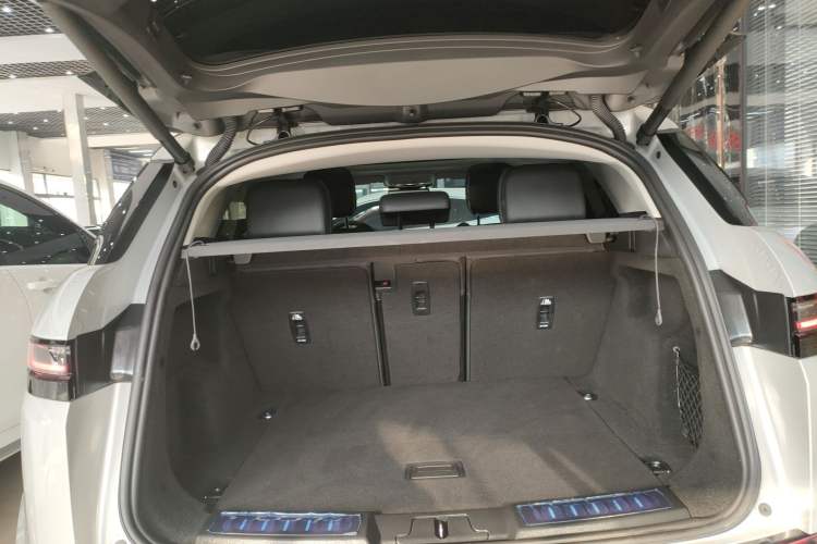 Used Land Rover Range Rover Evoque 2024 Aurora L 249 PS Prestige Light-Chasing Edition
