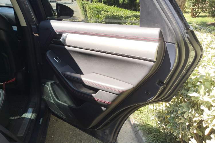 Used BYD Tang New Energy 2018 DM 2.0T All-Wheel Drive Smart Connect Genesis Edition 7 Seats China V Emission Standard
