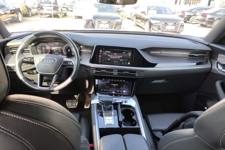 Used Audi Q6 2024 45 TFSI quattro Black Warrior Edition 6 Seats
