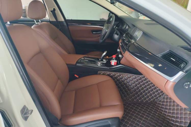 Used BMW 5 Series 2014 520Li Elegant Model
