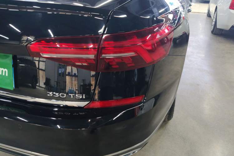 Used Volkswagen Passat 2019 330TSI Luxury Edition China VI Standard
