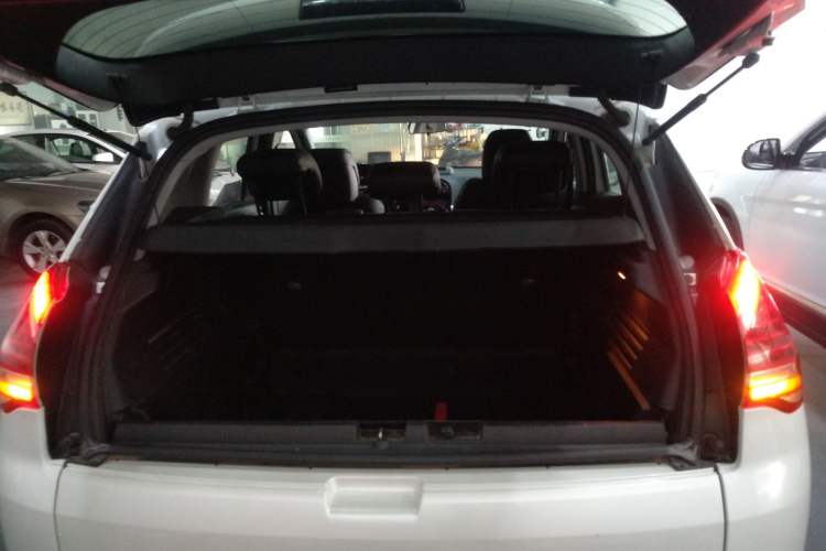 Used Peugeot 3008 2015 2.0L Automatic Classic Edition
