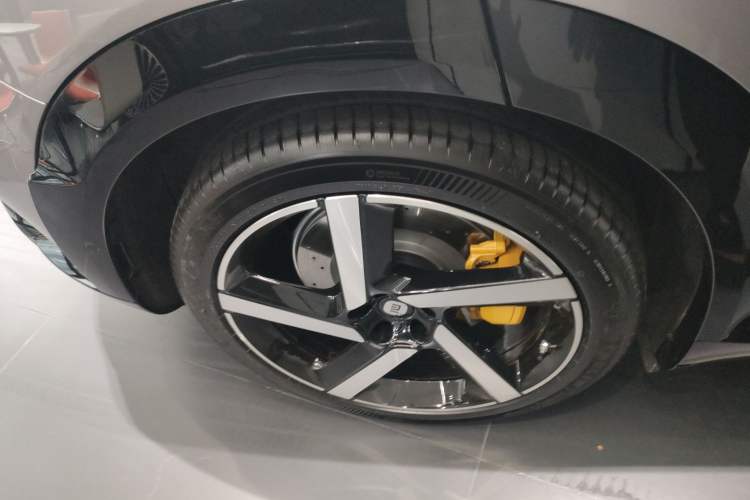 Used  YU7 2025 Ultra-Long Range High-Performance All-Wheel-Drive Max Edition