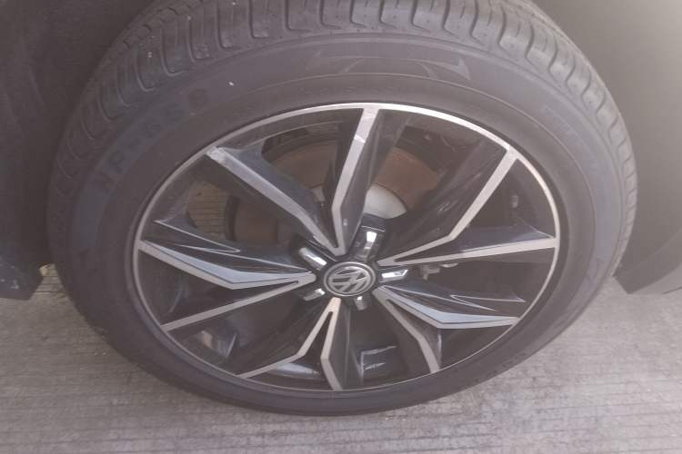 Used Volkswagen Tiguan L 2019 Revised 330TSI Automatic Two-Wheel Drive Smart & Luxury Edition China VI Standard
