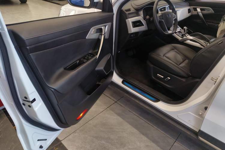 Used Geely Auto Emgrand X7 Sport 2020 1.8TD DCT Two-Wheel Drive Smart Connect 4G-Enabled Version
