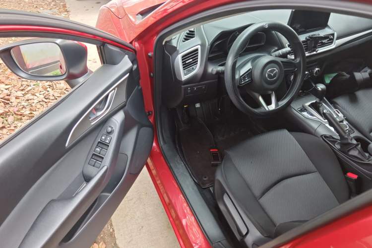 Used Mazda Mazda 3 Axela 2019 Cloud-Control Edition Hatchback 1.5L Automatic Comfort Model China VI Standard
