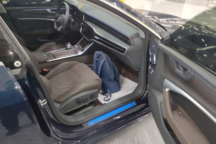 Used Audi A7L 2022 55 TFSI quattro S-line Zhiyuan Edition Obsidian Black Package
