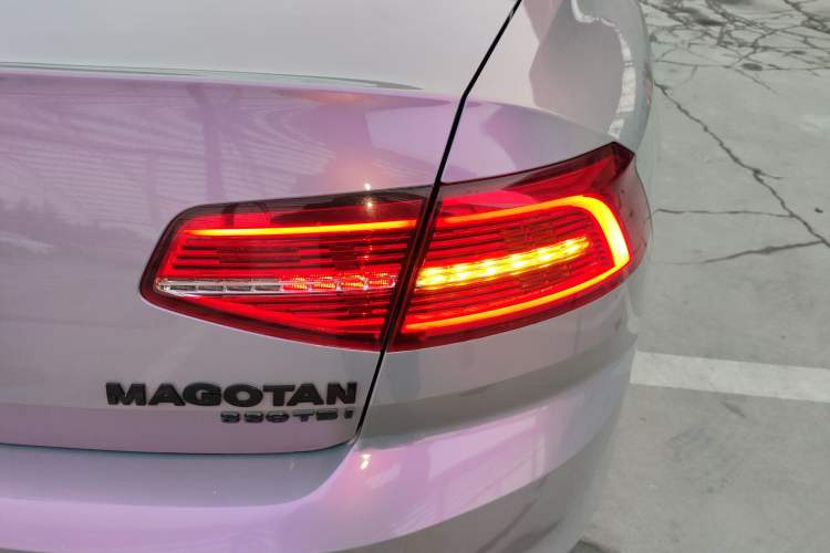 Used Volkswagen Magotan 2017 330TSI DSG Luxury Model
