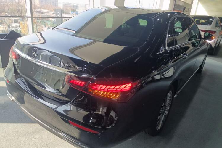 Used Mercedes-Benz E-Class 2023 Updated E 300 L Fashion Edition
