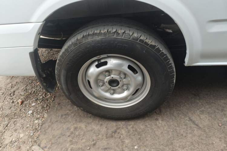 Used JMC Fushun 2022 2.0T Manual Multi-Function Passenger Vehicle Mid-Range High Roof 6-7 Seats
