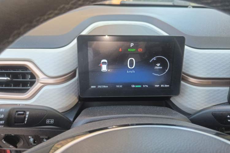 Used SOL E10X 2021 302 km Range Luxury Version 30.2 kWh