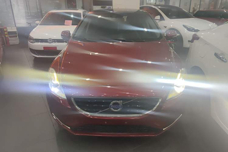 Used Volvo V40 2015 1.6T Zhiya Edition
