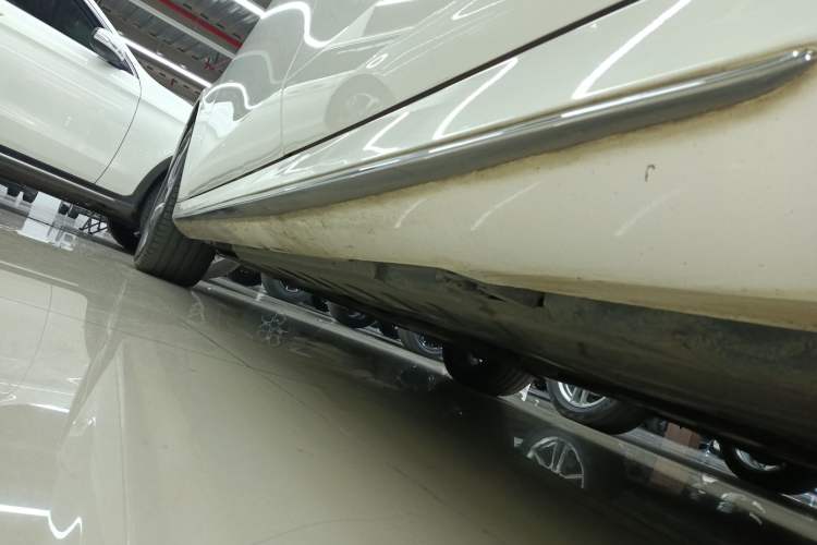 Used Mercedes-Benz E-Class 2019 E 300 L Sporty and Stylish Model
