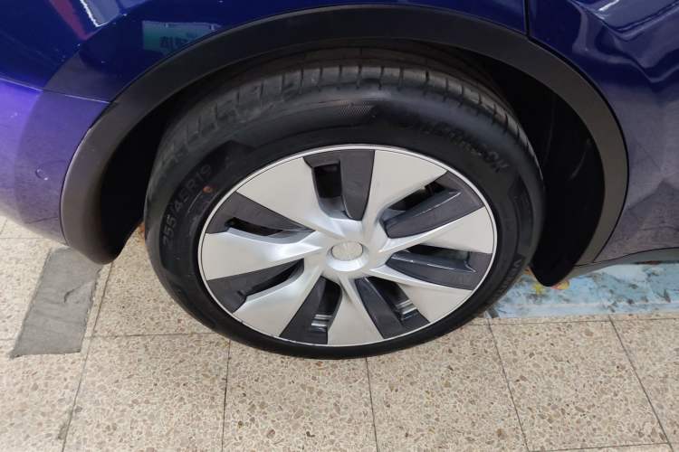 Used Tesla Model Y 2021 Long-Range All-Wheel-Drive Version
