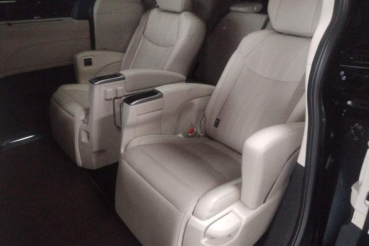 Used Toyota Granvia 2024 2.5L Hybrid Prestige ULTRA Edition