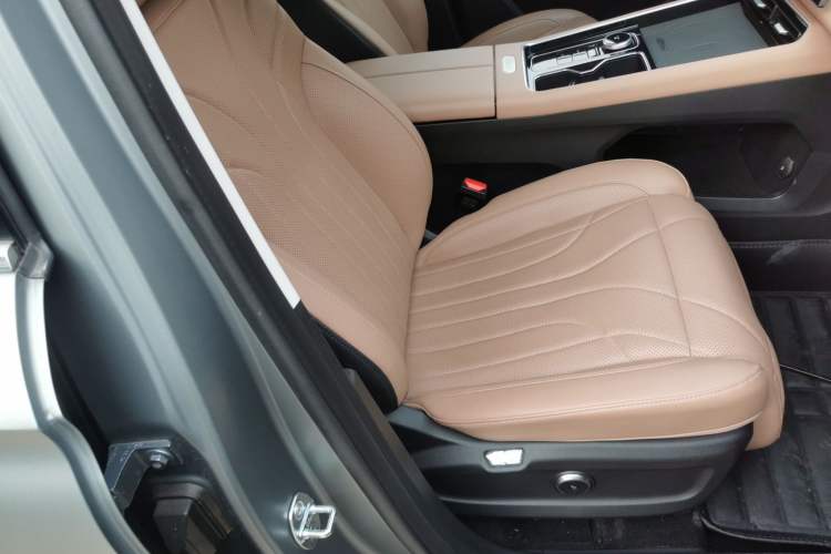 Used Chery Tiggo 8 L 2024 2.0T Two-Wheel Drive Prestige Version 5 Seats